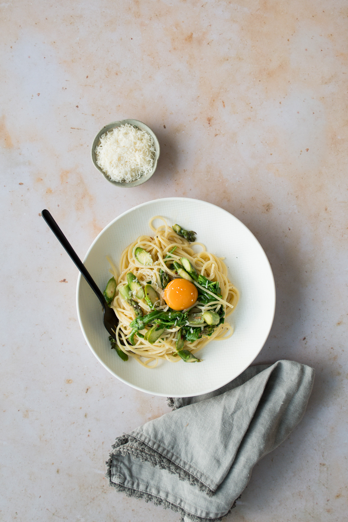 Spaghetti with lemon, asparagus & a golden yolk